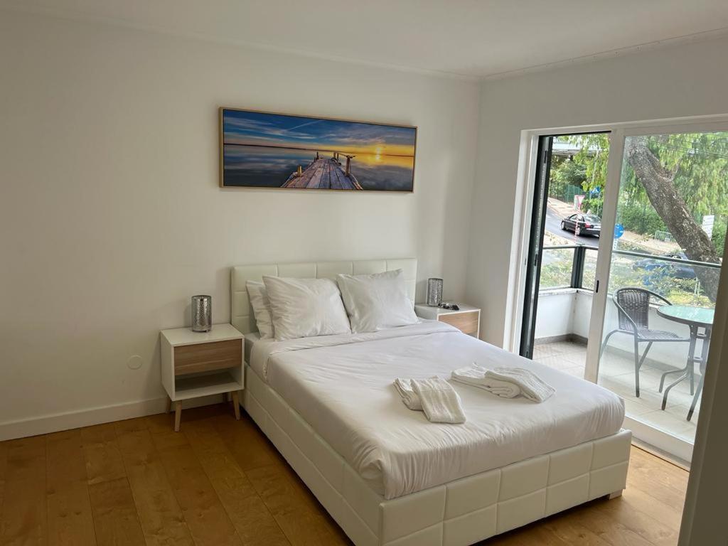 Oieras Beach Suite 2 - Large Double Room With En-Suite Bathroom And Balcony 오이라스 외부 사진
