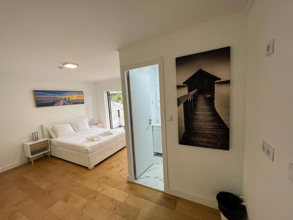Oieras Beach Suite 2 - Large Double Room With En-Suite Bathroom And Balcony 오이라스 외부 사진